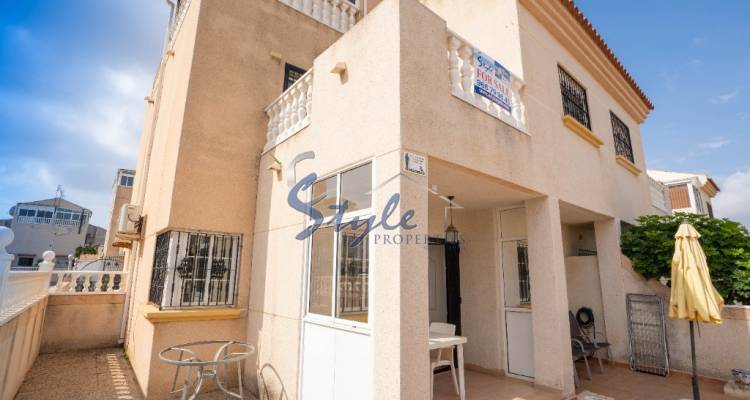 Se vende amplia casa adosada con vistas abiertas en Torreta, Torrevieja, Costa Blanca. ID3334