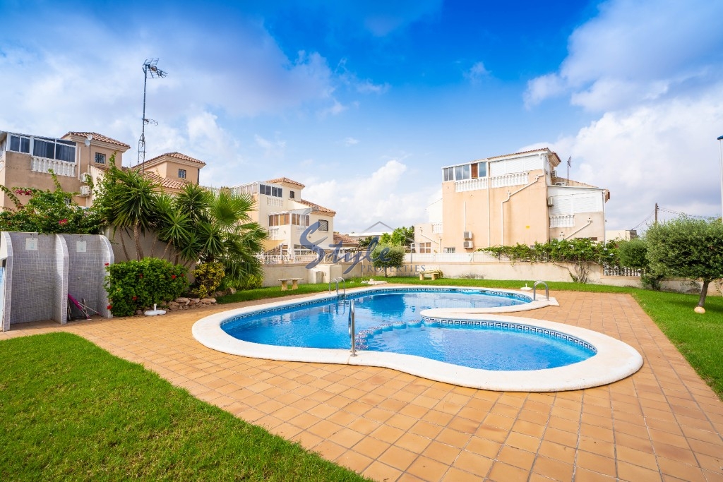 Se vende amplia casa adosada con vistas abiertas en Torreta, Torrevieja, Costa Blanca. ID3334