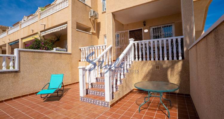 Se vende apartamento en planta baja con orientación sur en La Cinuelica, Punta Prima, Costa Blanca, España. ID3626