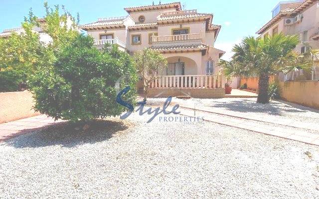 Buy Terraced house with private garden for sale in Lomas de Cabo Roig, Orihuela Costa. ID: 6104