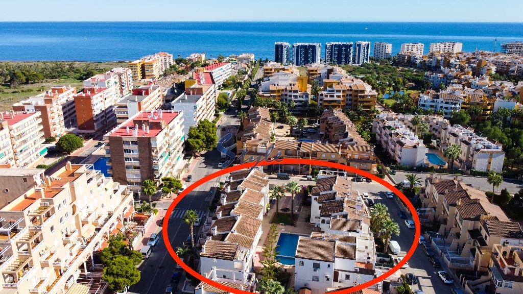 На продажу квартира на берегу моря  с участком земли в Пунта Прима, Коста Бланка, Испания ID1801