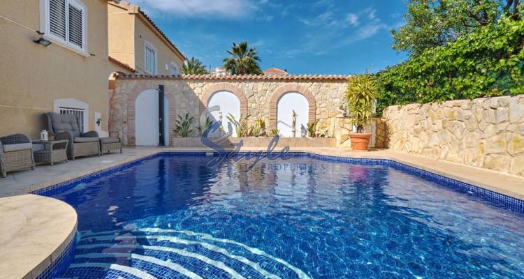 Villa for sale with 6 bedrooms and private pool in Los Balcones, Torrevieja, Costa Blanca. ID1855