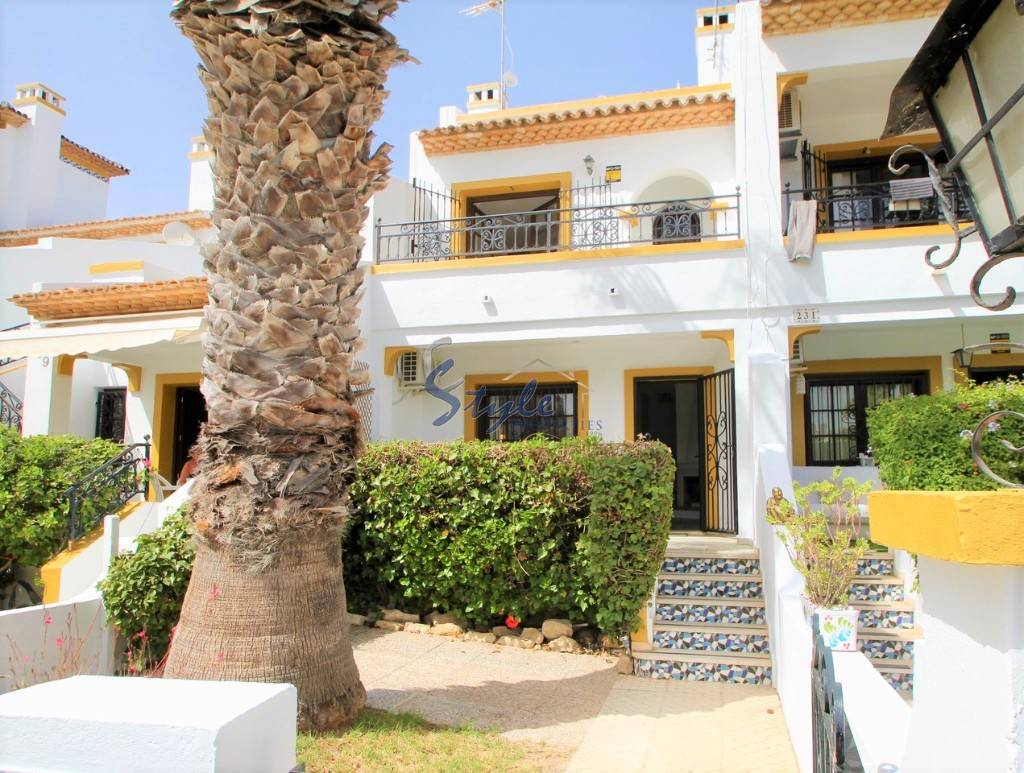 Buy Townhouse with private garden in Costa Blanca close to golf in Villamartin. ID: 6112