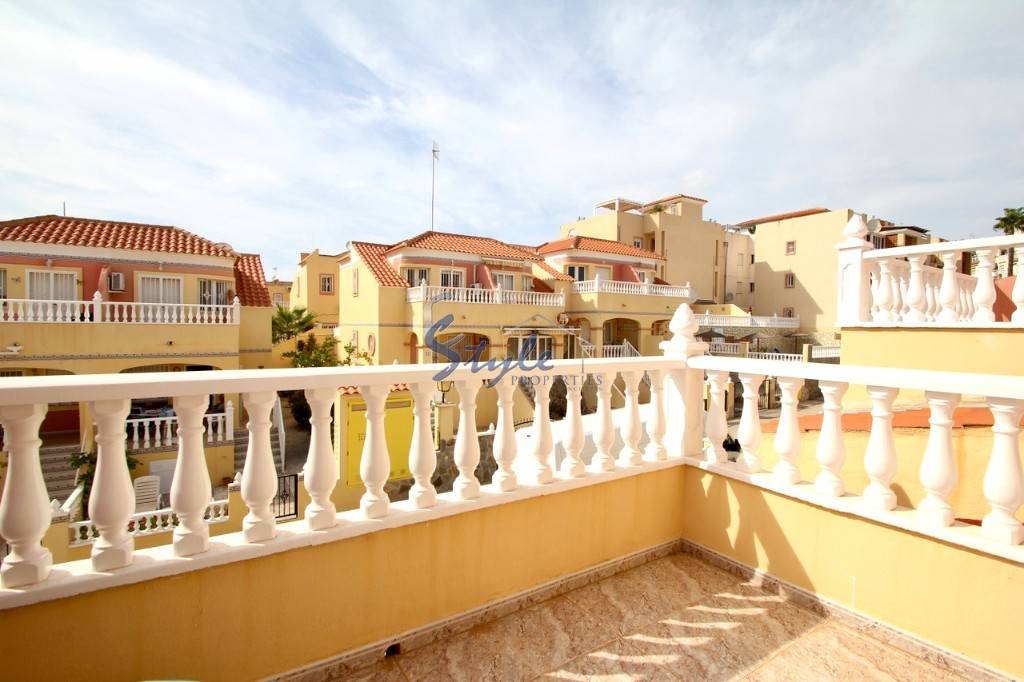 Buy Townhouse with private garden in Costa Blanca close to golf in Villamartin. ID: 6113