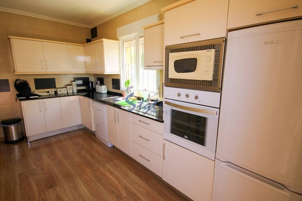 Resale - Villa - Cabo Roig