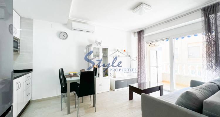 Se vende apartamento con vistas al mar en Torrevieja, Costa Blanca, España. ID1810