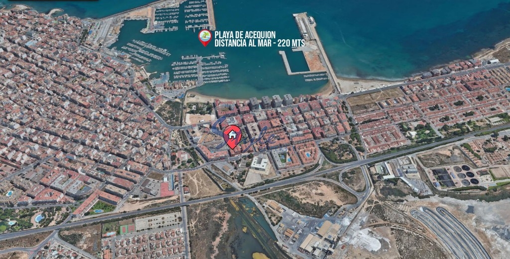 For sale spacious apartment 250 m from the beach in Torrevieja, Costa Blanca, Spain. ID1741