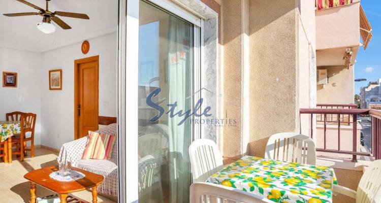Se vende apartamento de 2 dormitorios en Torrevieja, Costa Blanca, España. ID1756