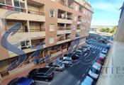 Se vende apartamento de 2 dormitorios orientado al sur en Torrevieja, Costa Blanca, España. ID1617