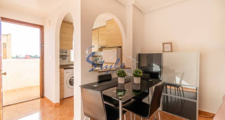 Se vende apartamento de 2 dormitorios en Torrevieja, Costa Blanca, España. ID1705