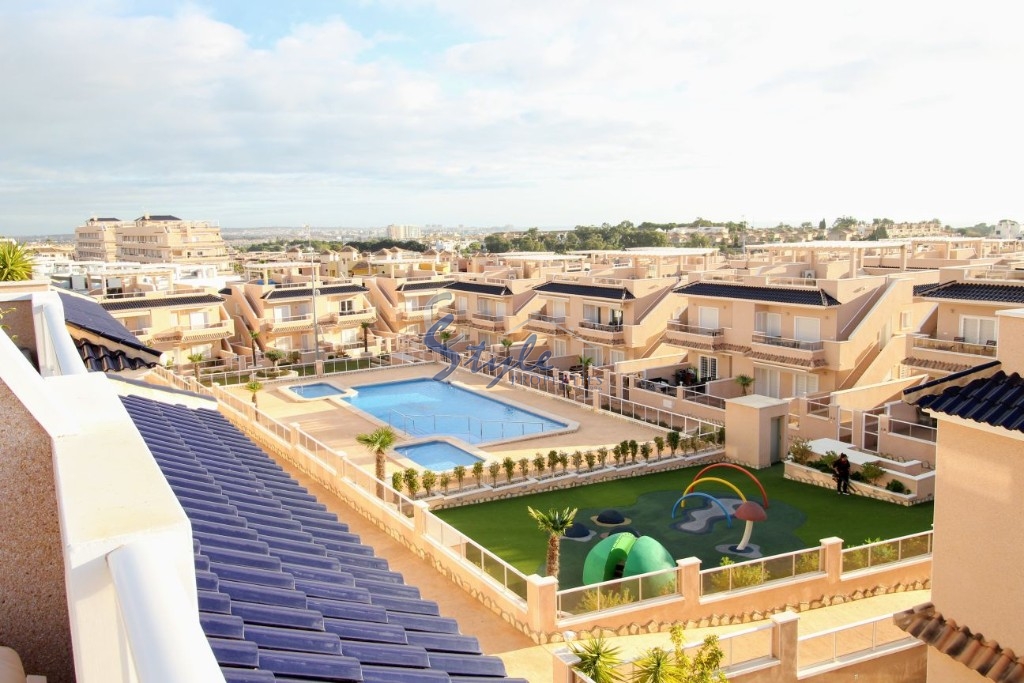 For sale top floor apartment with solarium and patio in Vista Azul XXVII in Punta Prima, Costa Blanca, Spain. ID1452