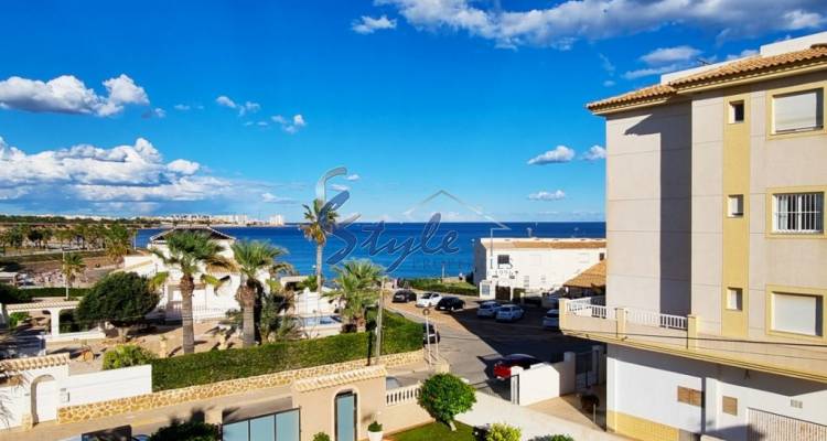 Comprar villa con piscina en Playa Flamenca, cerca del mar y las playas de Orihuela Costa. ID: 6170