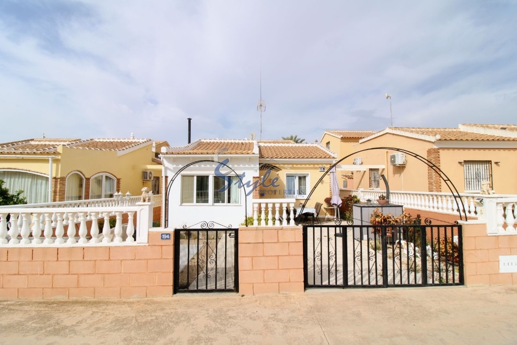 For sale detached house in Las Mimosas, Orihuela Costa, Costa Blanca. ID2601