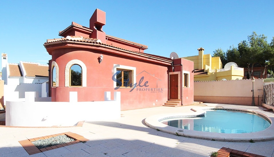 For sale detached house with private pool in San Miguel de Salinas, Orihuela Costa, Costa Blanca. ID1381