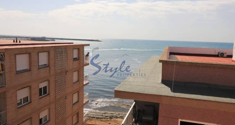 Buy penthouse apartment in Costa Blanca steps from the sea and beach in Torrevieja, Playa de los Naufragos. ID: 6173