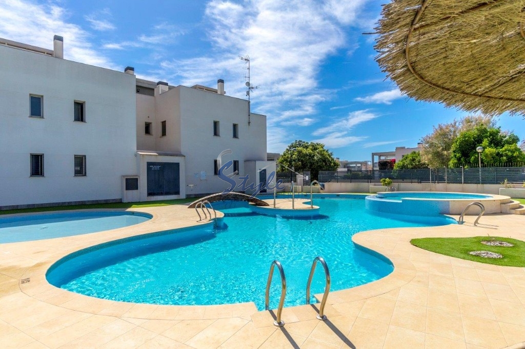 Buy quad townhouse with garden and pool in Torrevieja. ID 6175