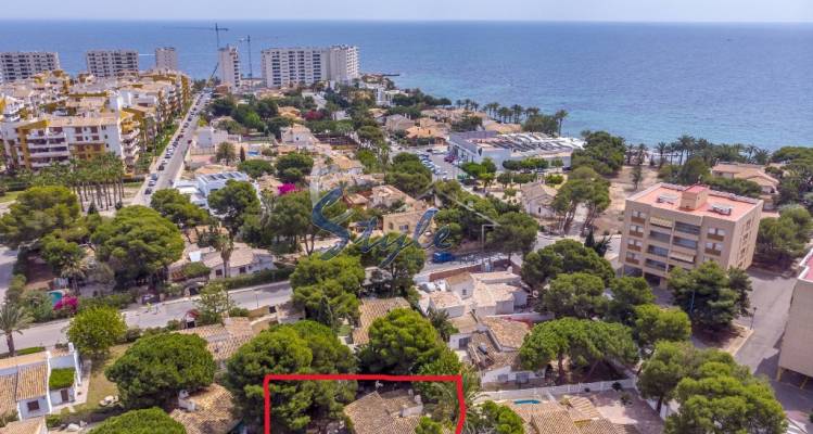 Se vende villa al lado de la Playa de Punta Prima, Orihuela Costa, Costa Blanca. ID2301