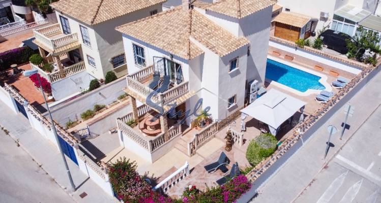 For sale detached house with private pool in Punta Prima, Orihuela Costa, Costa Blanca, Spain. ID2633