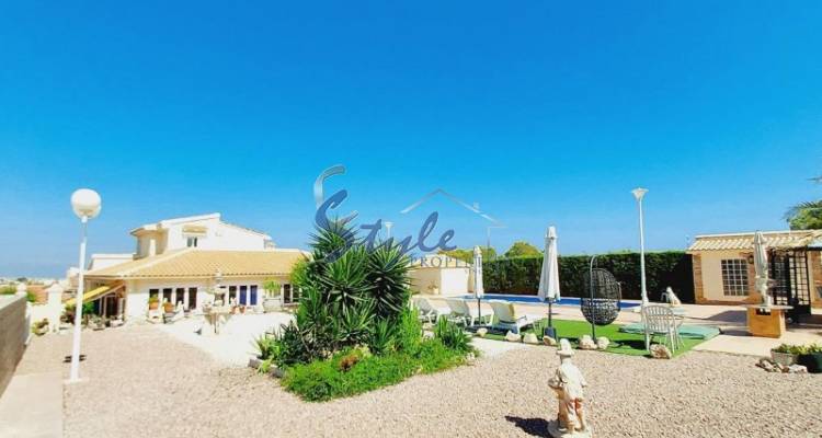 Se vende villa con vistas al Golf Campoamor y al mar, Costa Blanca, España. ID1832