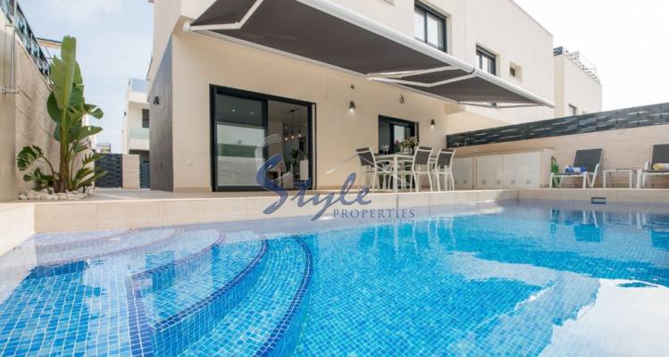 Comprar villa con parcela y piscina privada en Benijofar cerca del mar. ID 6189 