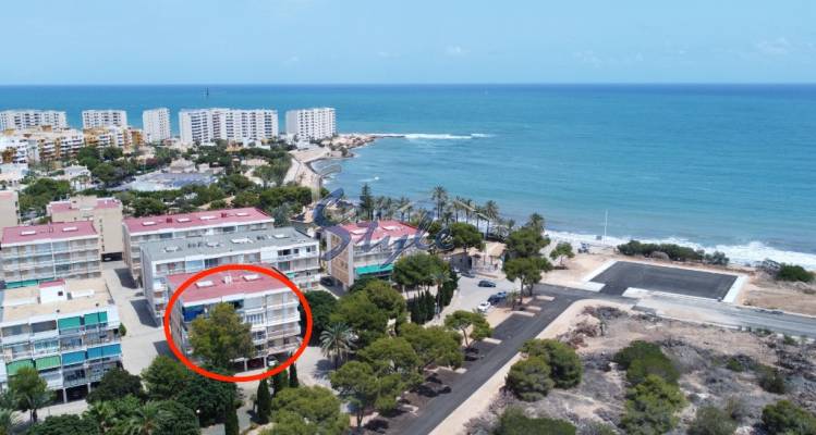 Se vende apartamento de 3 dormitorios a pocos pasos de la playa en Punta Prima, Costa Blanca, España. ID1811