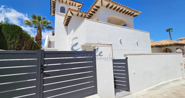 For sale detached house close to the sea ,la Zenia Boulevard, Playa Flamenco, Costa Blanca, Spain. ID1396