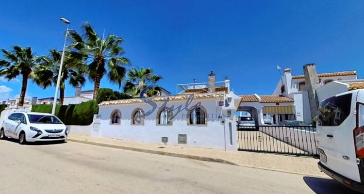 se vende villa en Los Dolses, La Zenia, Villamartin, Orihuela Costa, Costa Blanca. ID1915