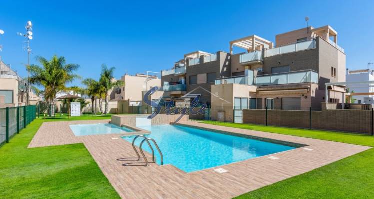 For sale modern 3 bedroom townhouse 300m to the beach in Torre de la Horadada, Alicante, Costa Blanca , Spain. ID1838