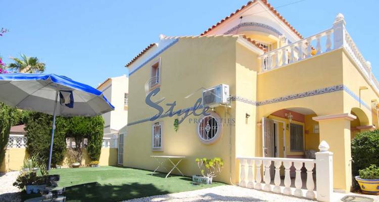 se vende adosado en Villamartin, Orihuela Costa, Costa Blanca. ID2702