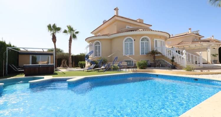 Buy villa in Costa Blanca close to sea in Ciudad Quesada. ID: 6219