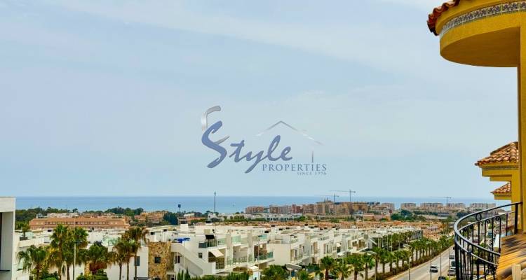 For sale top floor apartment with sea views in Cinuelica, Punta Prima, Costa Blanca. ID3557