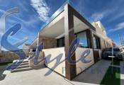 Comprar Villa en 1ª línea de la playa con acceso privado al mar en La Mata Playa. ID 6256