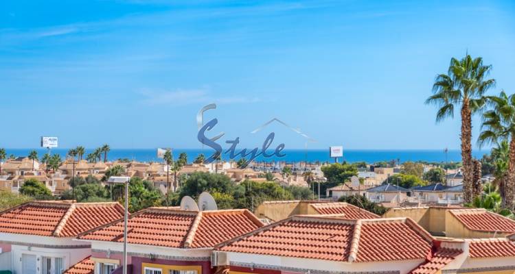 for sale top floor apartment with solarium in Cabo Roig, Orihuela Costa, Costa Blanca. ID2717