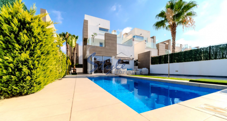 Se vende villa moderna con piscina en El Raso, Guardamar, Costa Blanca. ID1418