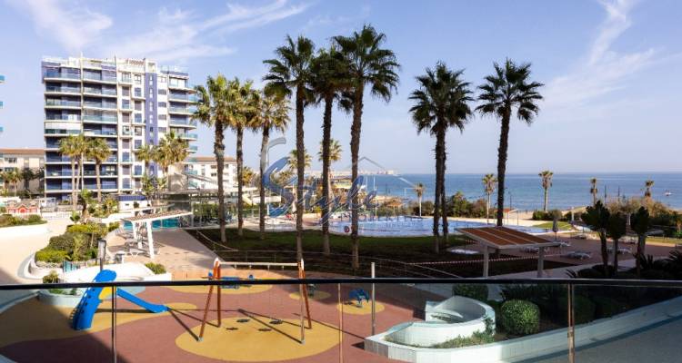 Apartamento en venta en primera línea de mar en Sea Senses, Punta Prima, Costa Blanca. ID2345