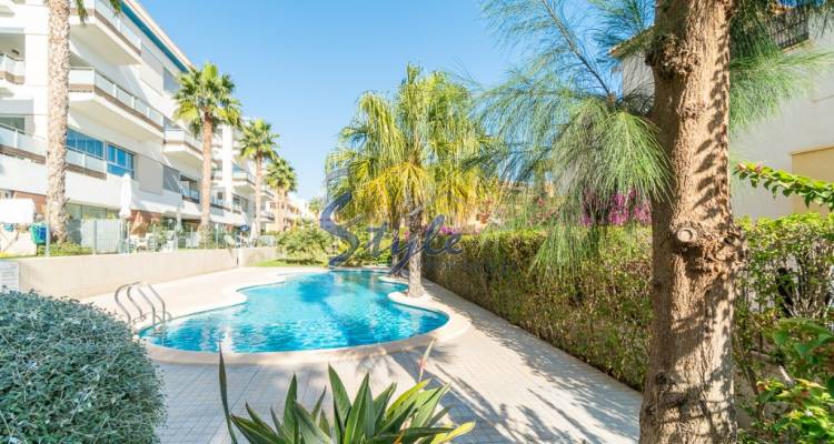 Comprar apartamento en Los Dolses, cerca del campo de golf en Villamartin, Costa Blanca. ID 6272