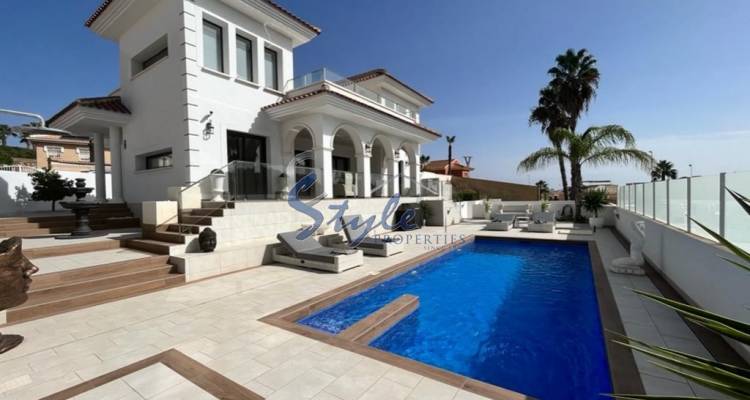 4 bedroom Villa for sale in Ciudad Quesada, Costa Blanca, Spain ID2057