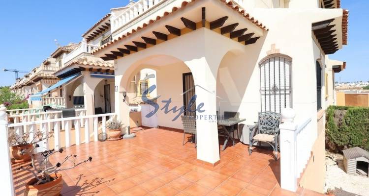 Comprar Casa adosada con vistas al jardín privado en venta en Lomas de Cabo Roig, Orihuela Costa ID 6277