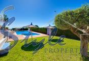 For sale south-facing house with own garage in Los Dolces, La Zenia, Orihuela Costa. ID1927