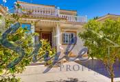 For sale south-facing house with own garage in Los Dolces, La Zenia, Orihuela Costa. ID1927