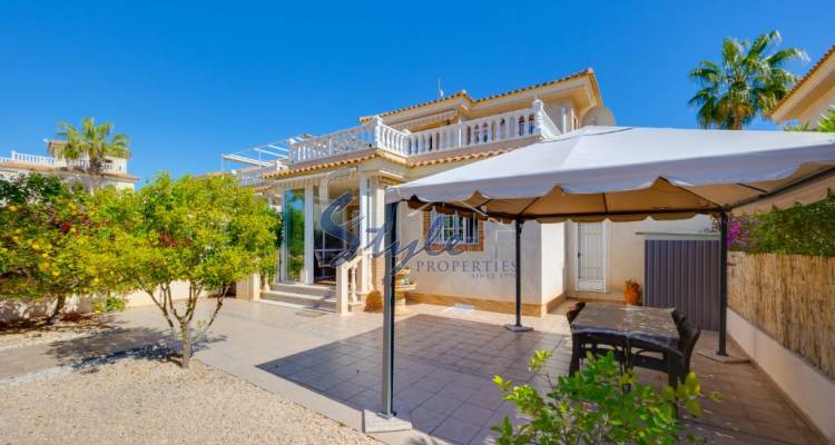 For sale south-facing house with own garage in Los Dolces, La Zenia, Orihuela Costa. ID1927