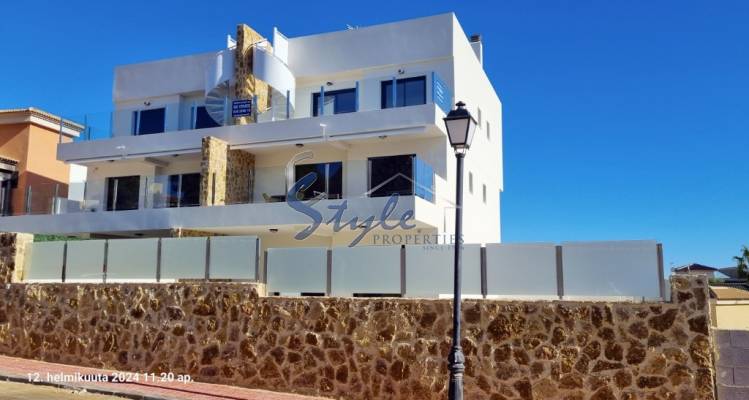 Купить квартиру, пентхаус напротив поля для гольфа с бассейном в Villamartín golf, Коста Бланка. ID 6314