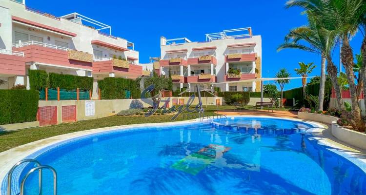 se vende apartamento con solarium, atico, enPunta Prima, Playa Flamenca, Orihuela Costa. ID1645