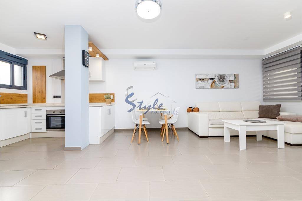se vende bungalo bajo en Oasis Beach in La Zenia, Orihuela Costa, Costa Blanca, Spain. ID1657