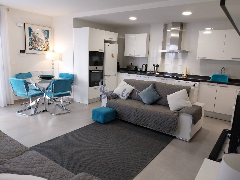 Resale - Apartment - Orihuela Costa  - Villamartin