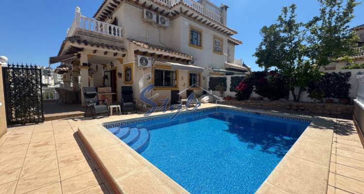 Продается дом с бассейном в Pinada Golf 2, Villamartin, Вилламартир, Коста Бланка, Испания. ID1564